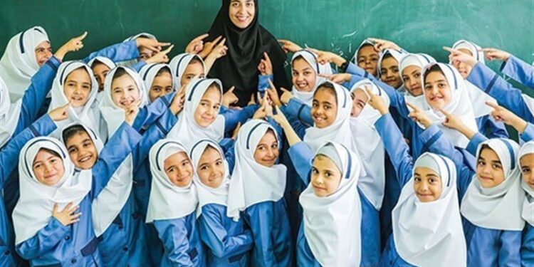 خرداد ماه؛ آزمون استخدامی برای جذب ۷۰ هزار معلم و سرایدار