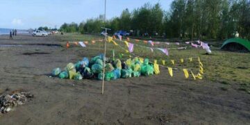 جمع‌آوری ۳ تن زباله در ساحل لمر اسالم