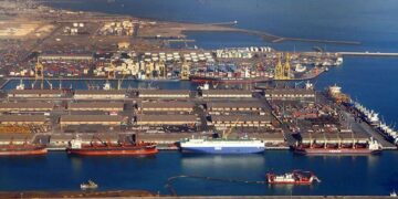 سهم گمرک شهید رجایی از کل واردات کالاهای اساسی ۸ درصد است