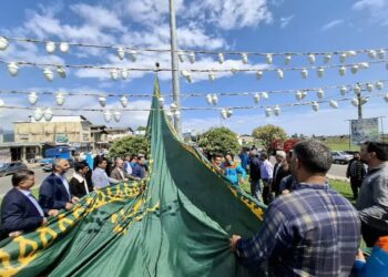 اهتزاز پرچم حرم سبز رضوی در میدان امام حسین (ع) تالش