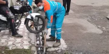  پاکسازی شهرک بسیجیان توسط نیروهای خدماتی شهرداری