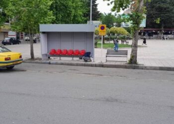 نصب ایستگاه تاکسی در میدان امام خمینی (ره) توسط شهرداری تالش