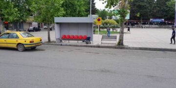 نصب ایستگاه تاکسی در میدان امام خمینی (ره) توسط شهرداری تالش