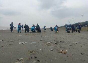 پاکسازی طرح ساحلی قروق توسط شهرداری تالش