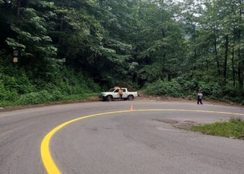 باهدف افزایش ایمنی محور اسالم به خلخال خط کشی شد