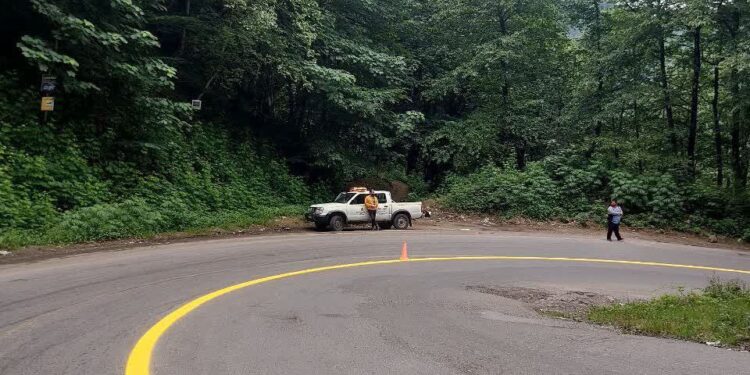 باهدف افزایش ایمنی محور اسالم به خلخال خط کشی شد