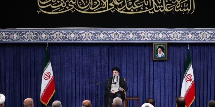 رهبر انقلاب: همه بدانند خدای متعال نصرت را برای ملّت ایران تضمین کرده است