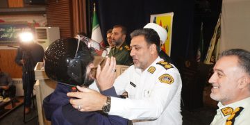 “ترویج فرهنگ ایمنی؛ اهدا کلاه ایمنی به موتورسواران شهرستان تالش”