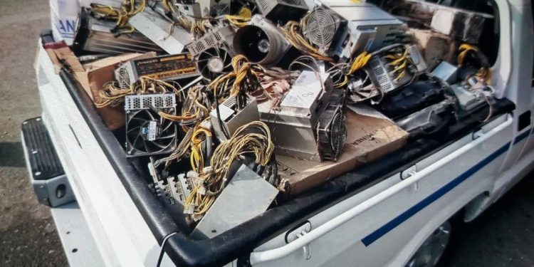 کشف و خاموش‌سازی ۵۹ دستگاه استخراج غیرمجاز رمز‌ارز در تالش و رضوانشهر