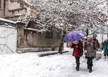 برف آموزش دانش آموزان برخی مدارس گیلان را غیرحضوری کرد